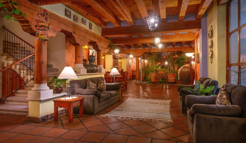 Hotel Pueblo Magico Пацкуаро Экстерьер фото