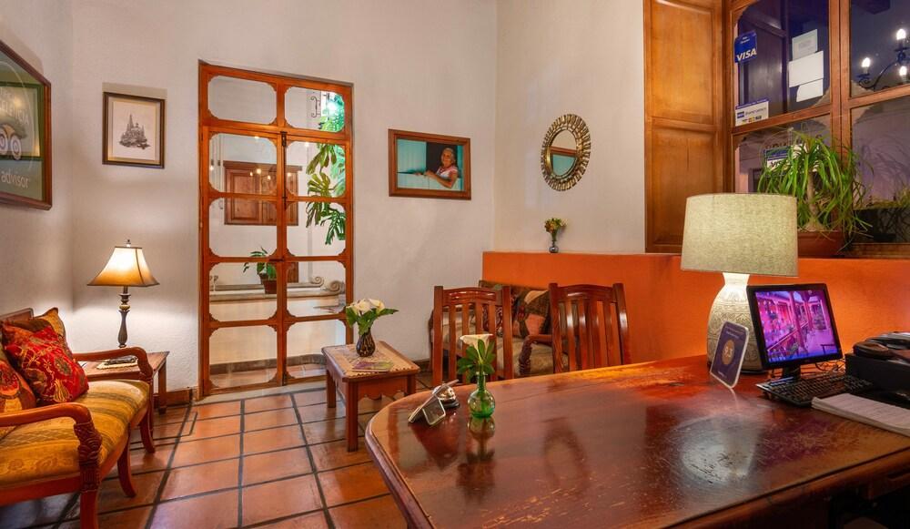 Hotel Pueblo Magico Пацкуаро Экстерьер фото