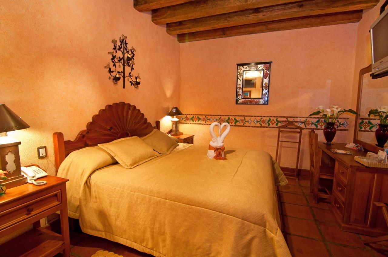 Hotel Pueblo Magico Пацкуаро Экстерьер фото