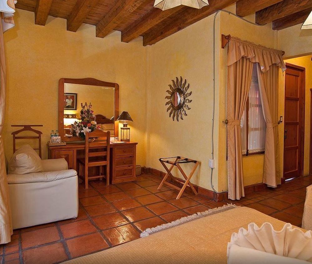 Hotel Pueblo Magico Пацкуаро Экстерьер фото