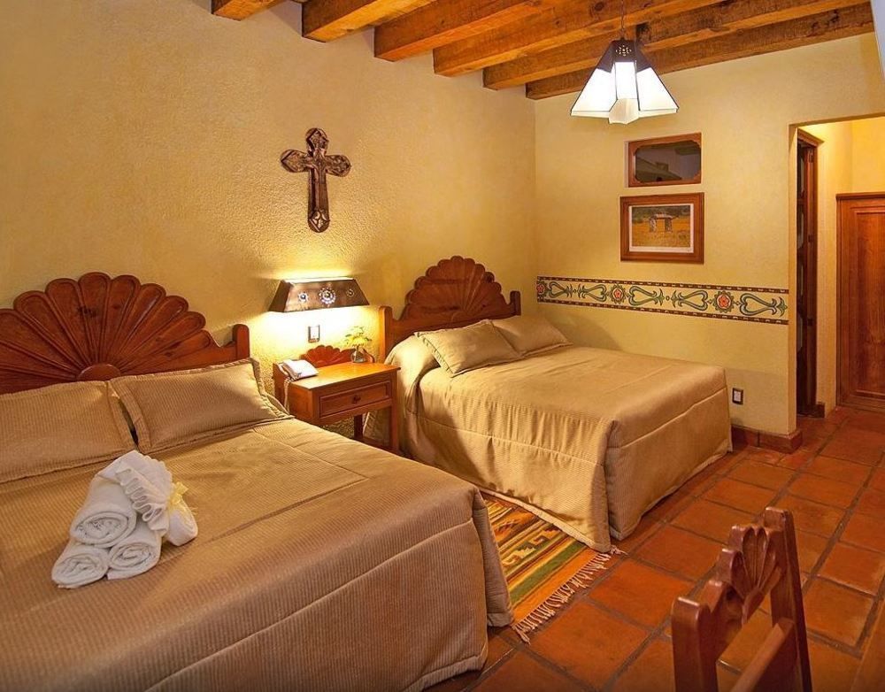 Hotel Pueblo Magico Пацкуаро Экстерьер фото