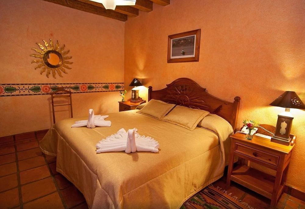 Hotel Pueblo Magico Пацкуаро Экстерьер фото