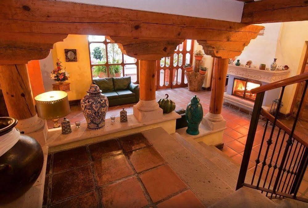 Hotel Pueblo Magico Пацкуаро Экстерьер фото