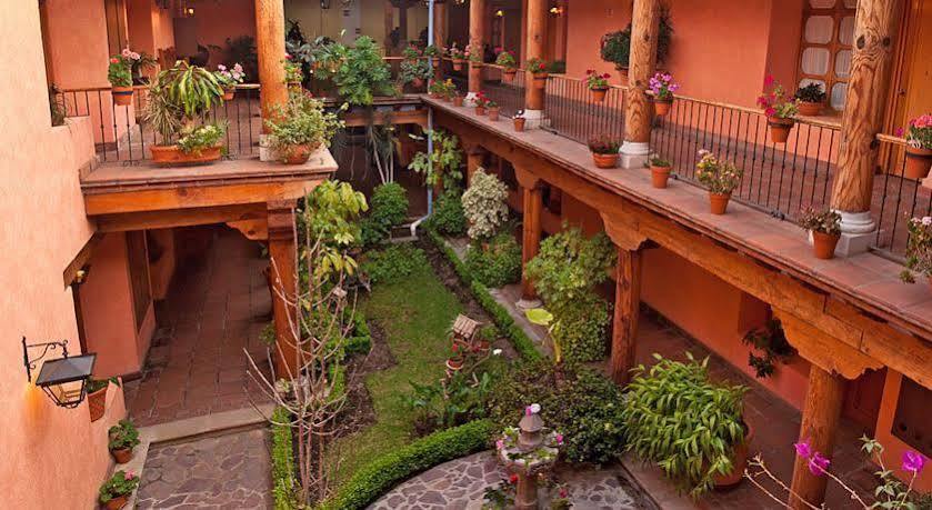 Hotel Pueblo Magico Пацкуаро Экстерьер фото