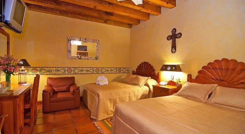 Hotel Pueblo Magico Пацкуаро Экстерьер фото